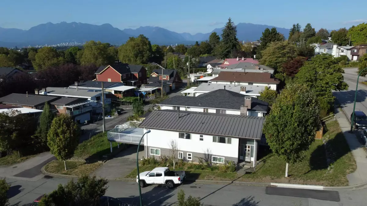 Family Room Photo of 4695 Nanaimo Street, Vancouver, BC