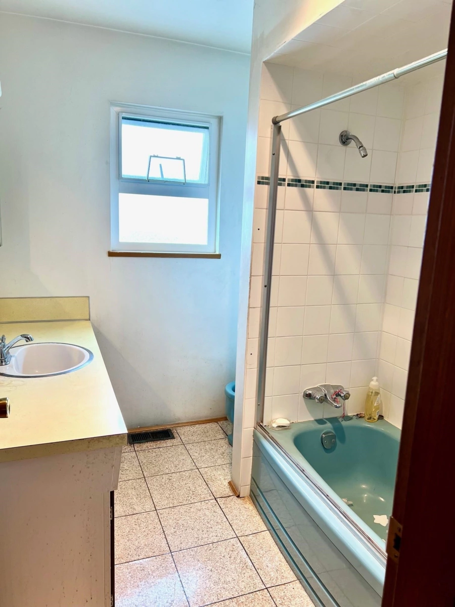 Primary Bathroom Photo of 4695 Nanaimo Street, Vancouver, BC