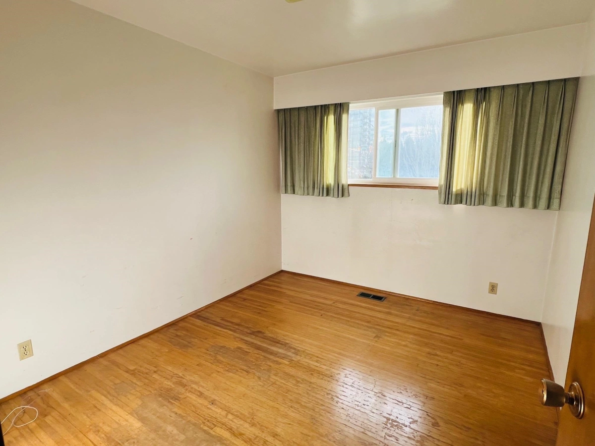 Walk-In Closet Photo of 4695 Nanaimo Street, Vancouver, BC