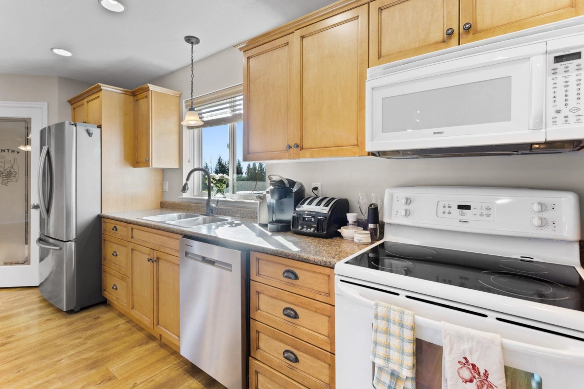 Breakfast Nook Photo of 5260 Mccallum Road, Agassiz, BC