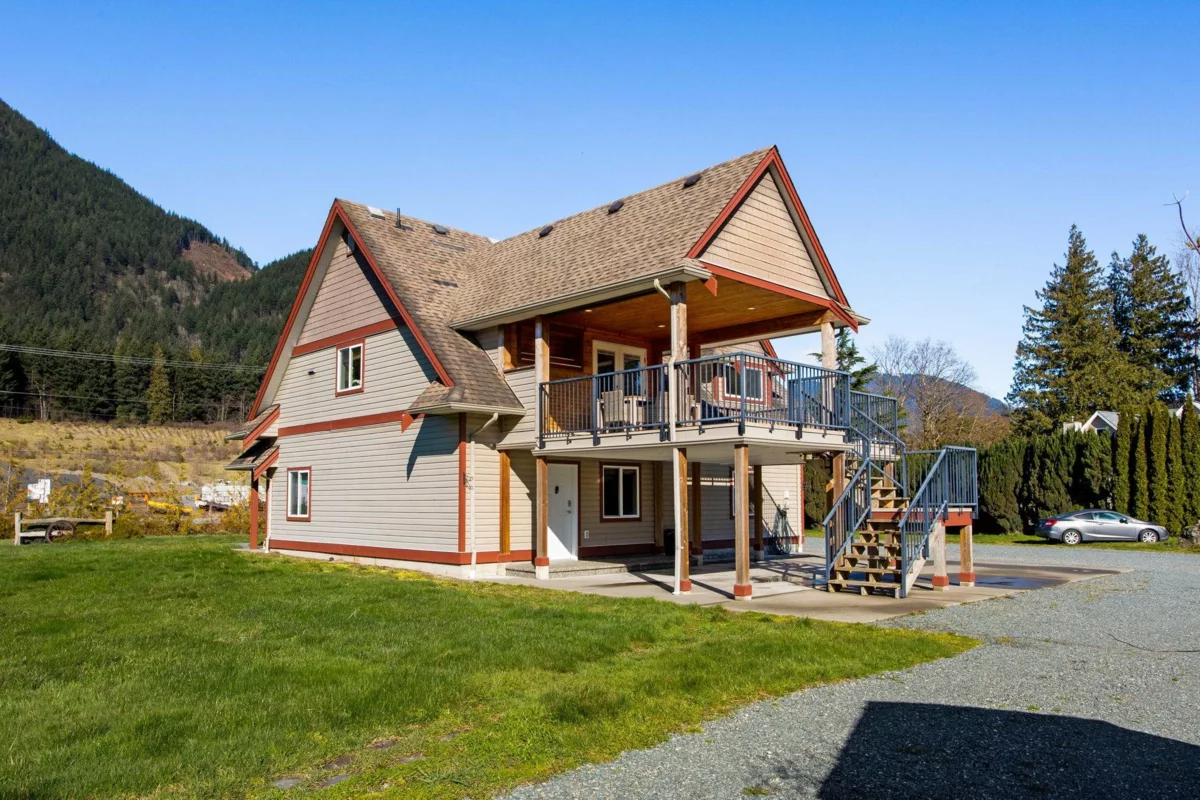 Living Room Photo of 5260 Mccallum Road, Agassiz, BC