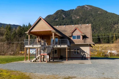 5260 Mccallum Road, Agassiz, BC, Agassiz — Single Family Residence for sale