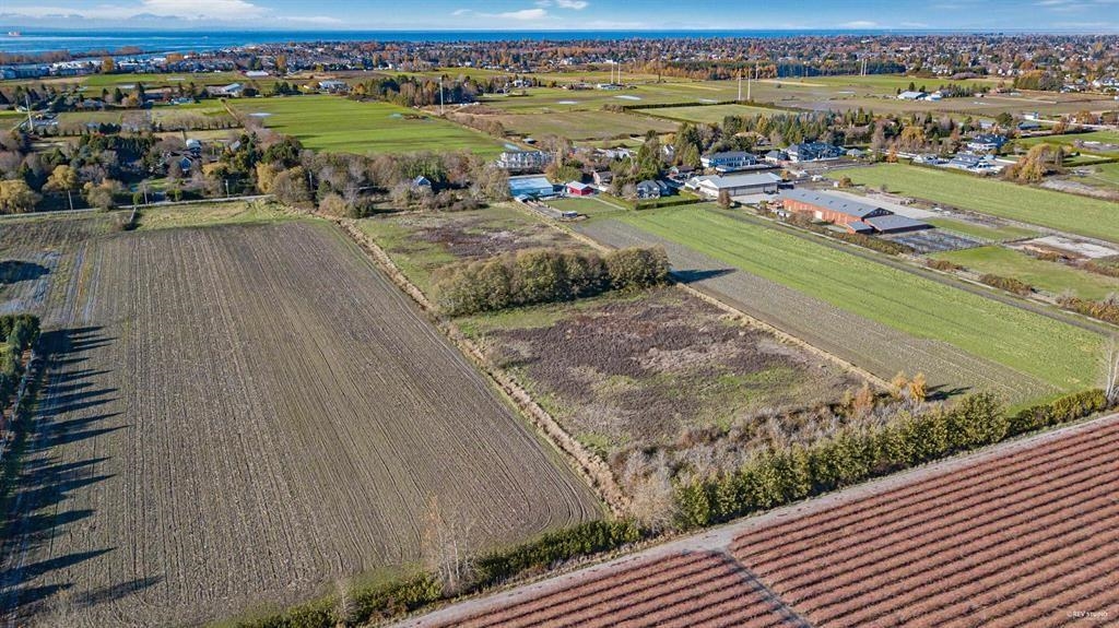 Family Room Photo of 12620 No. 3 Road, Richmond, BC