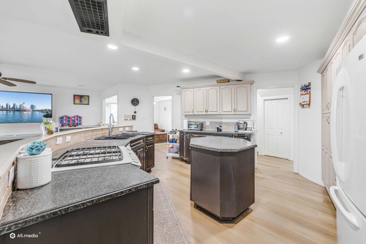 Dining Area Photo of 3737 Lethbridge Drive, Abbotsford, BC