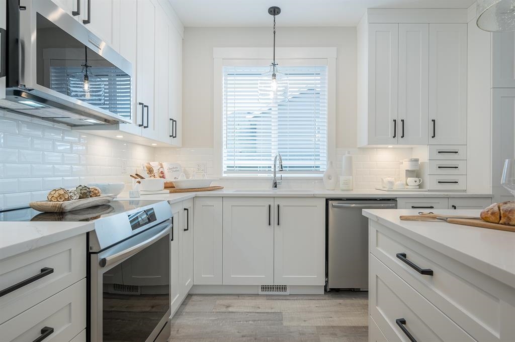 Living Room Photo of 89 6211 Chilliwack River Road, Chilliwack, BC