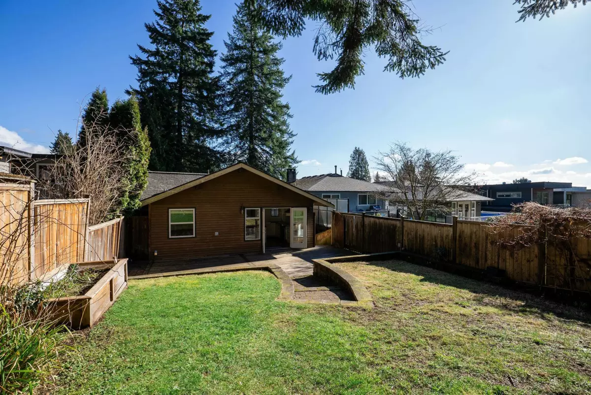 Entry Foyer Photo of 3015 Royal Avenue, North Vancouver, BC