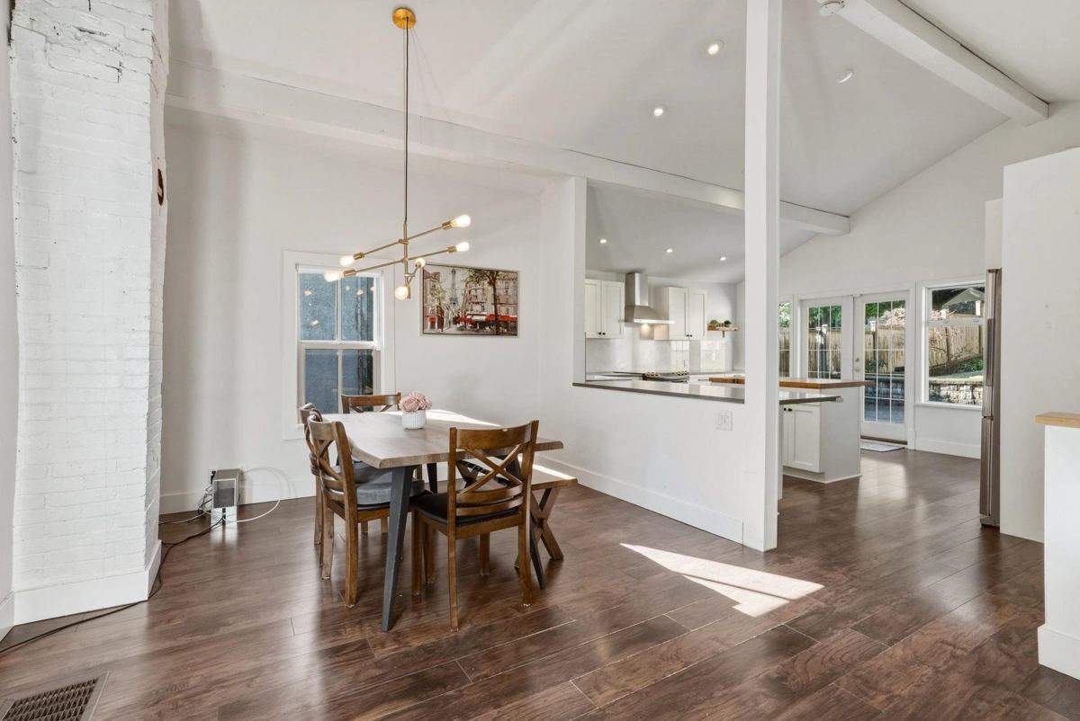 Kitchen Island Photo of 3015 Royal Avenue, North Vancouver, BC