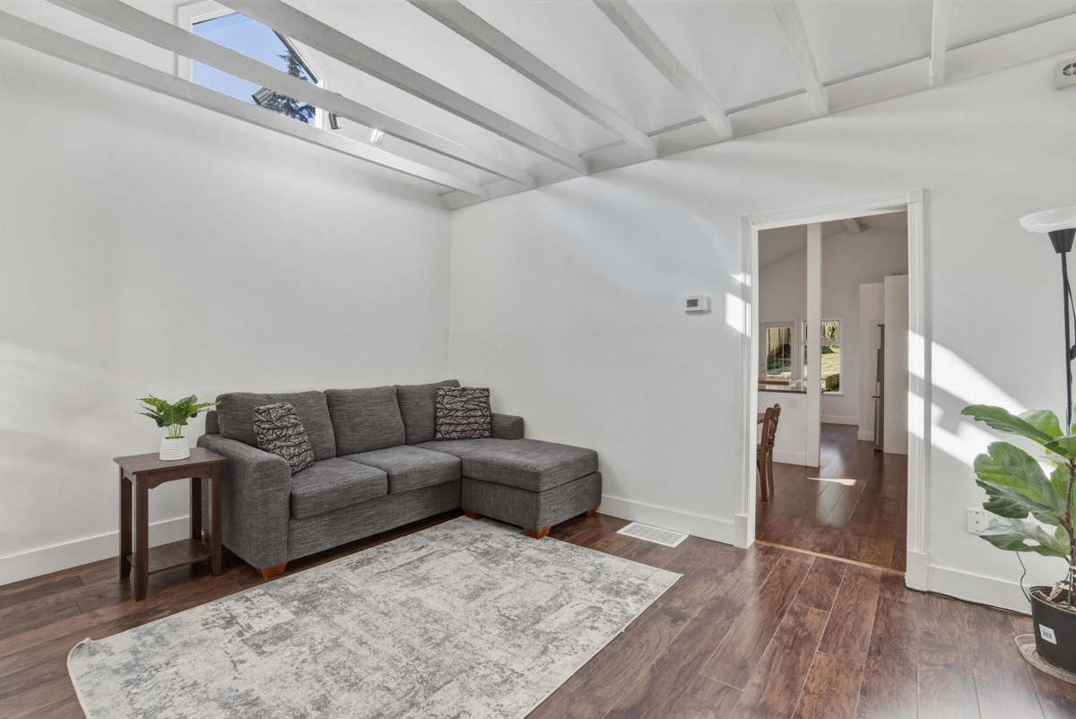 Kitchen Photo of 3015 Royal Avenue, North Vancouver, BC