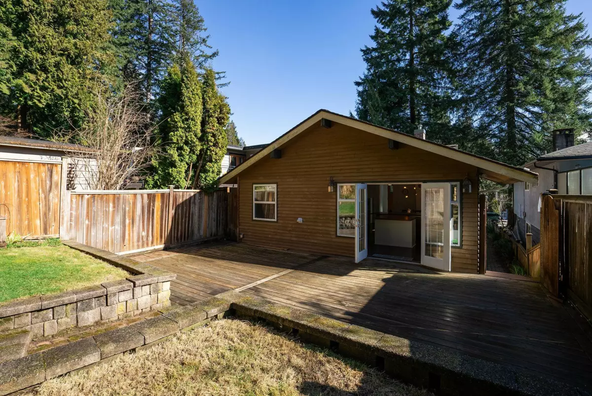 Mudroom Photo of 3015 Royal Avenue, North Vancouver, BC