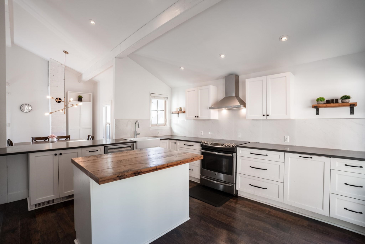 Primary Bathroom Photo of 3015 Royal Avenue, North Vancouver, BC