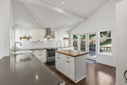 3015 Royal Avenue, North Vancouver, BC, North Vancouver — 2 bed single family residence for sale