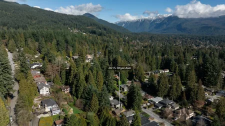 Front Yard Photo of 3015 Royal Avenue, North Vancouver, BC