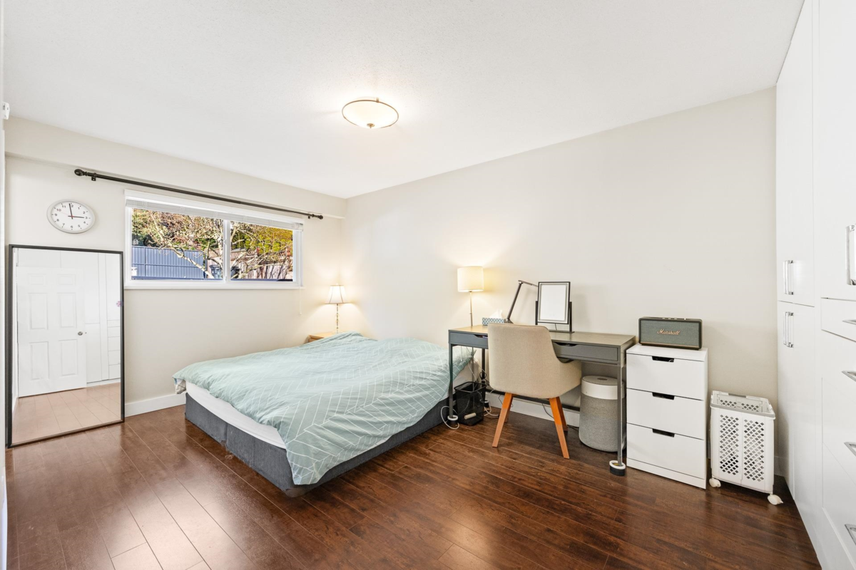 Entry Foyer Photo of 5039 Marine Drive, Burnaby, BC