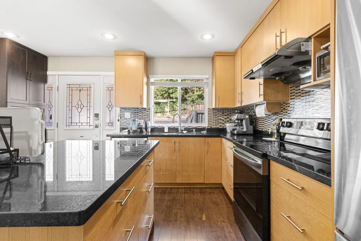Primary Bathroom Photo of 5039 Marine Drive, Burnaby, BC