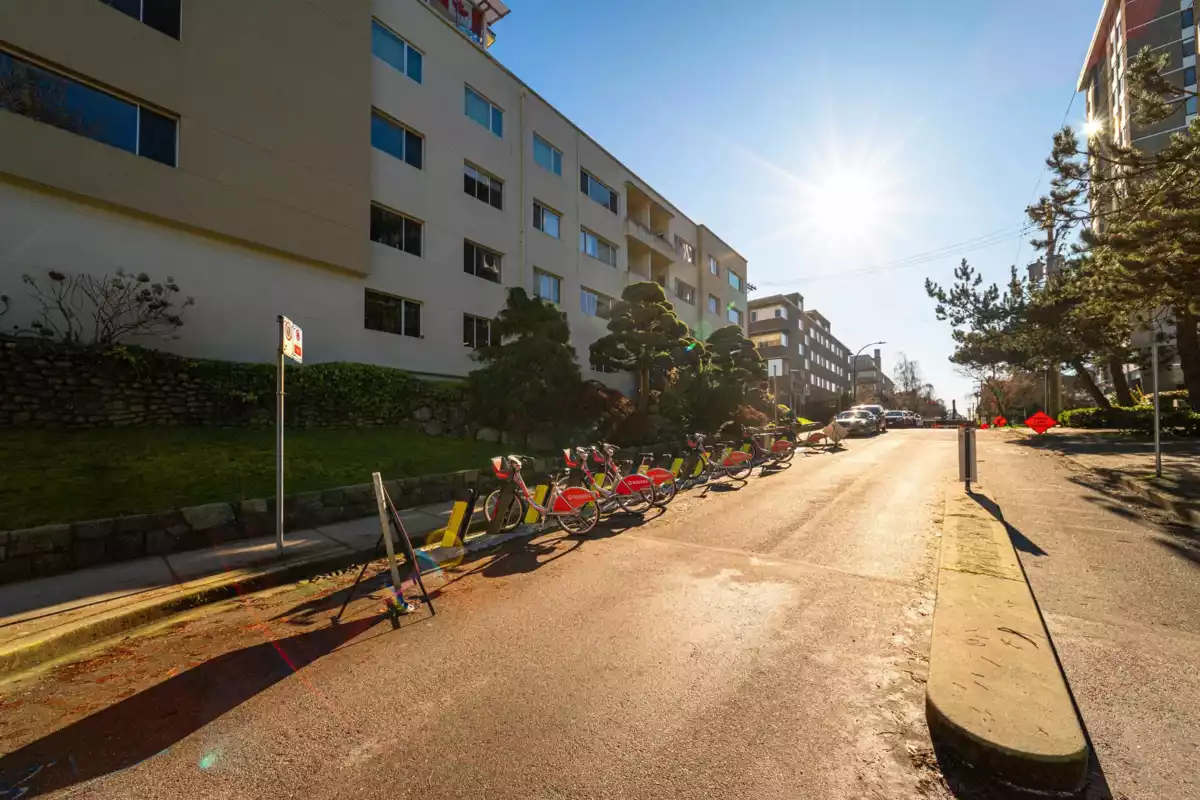 Backyard Photo of 106 1972 Robson Street, Vancouver, BC