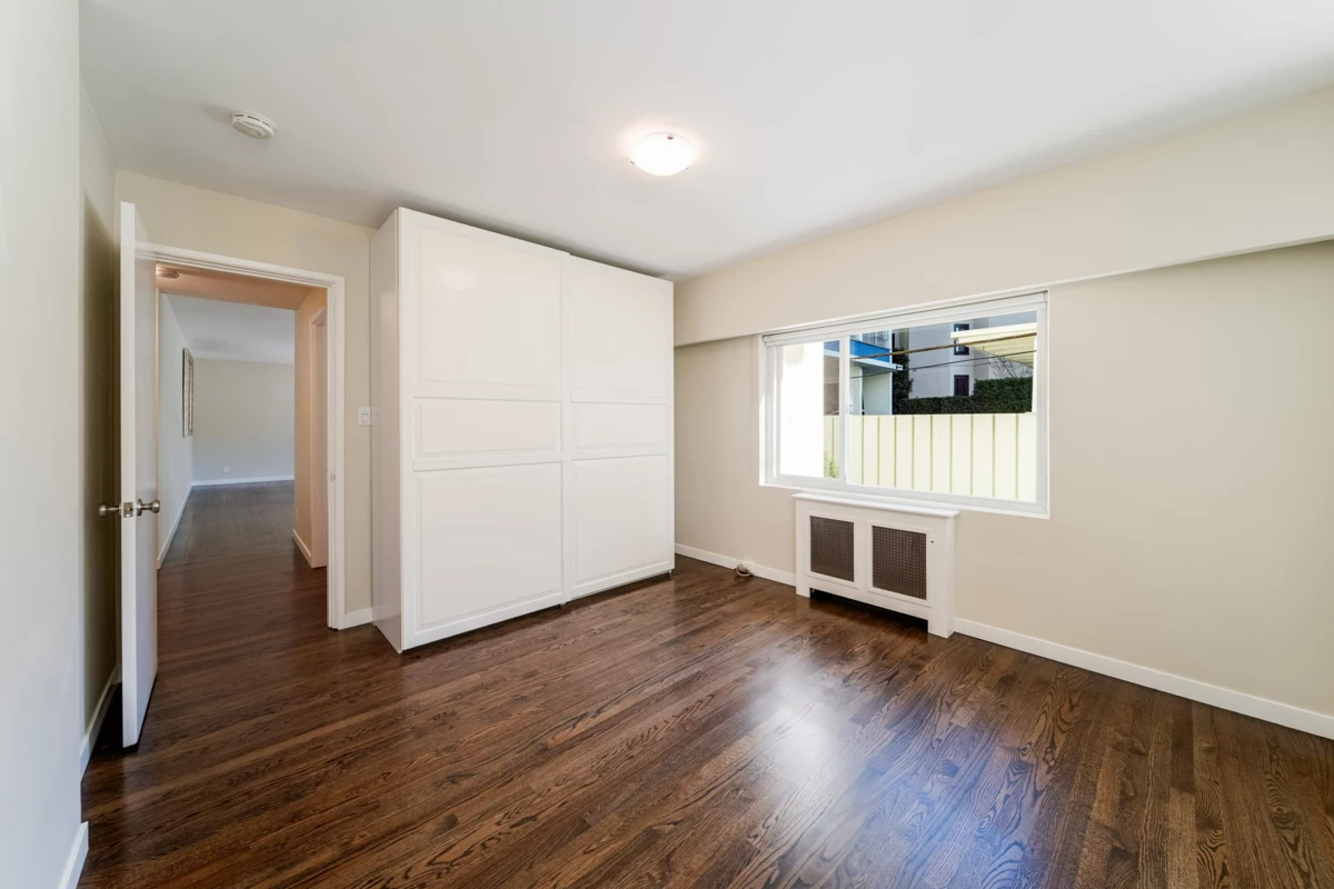 Basement Recreation Room Photo of 106 1972 Robson Street, Vancouver, BC
