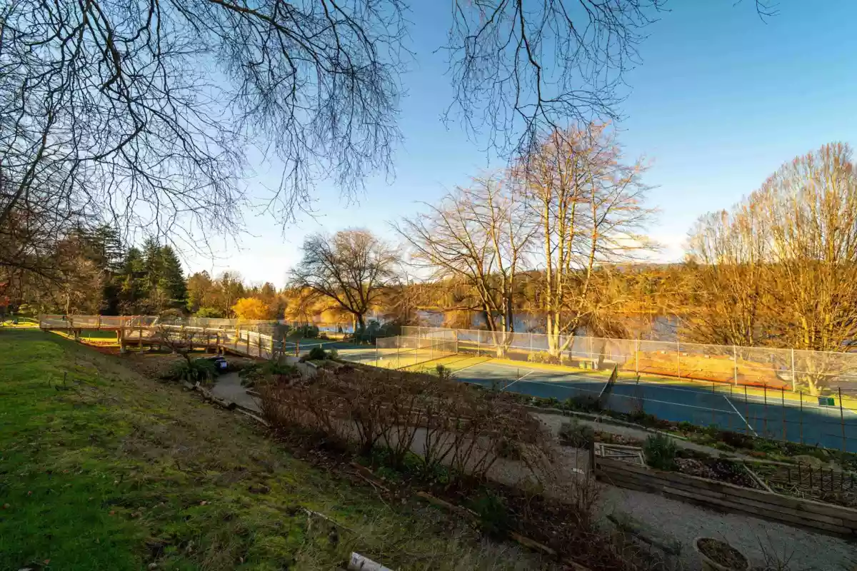 Hot Tub / Spa Photo of 106 1972 Robson Street, Vancouver, BC