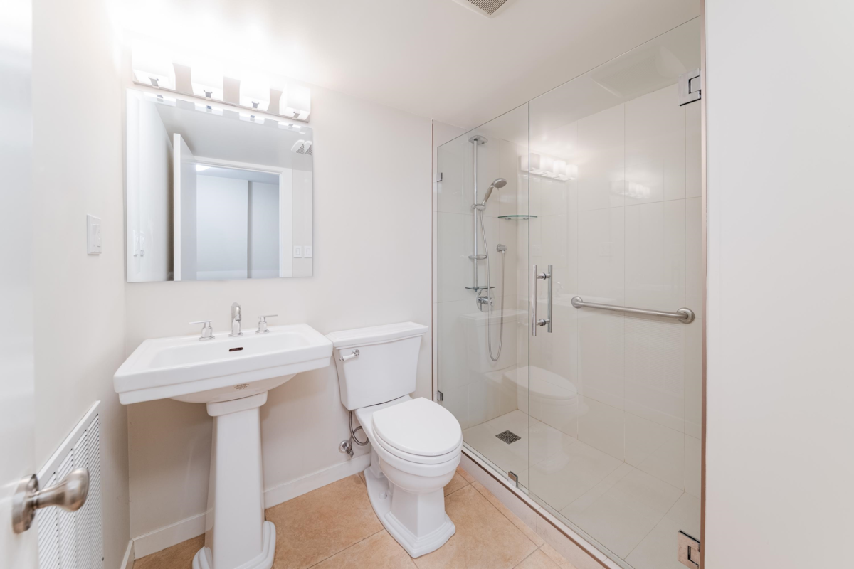 Mudroom Photo of 106 1972 Robson Street, Vancouver, BC