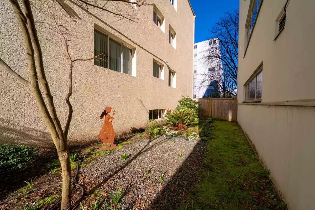 Outdoor Deck Photo of 106 1972 Robson Street, Vancouver, BC