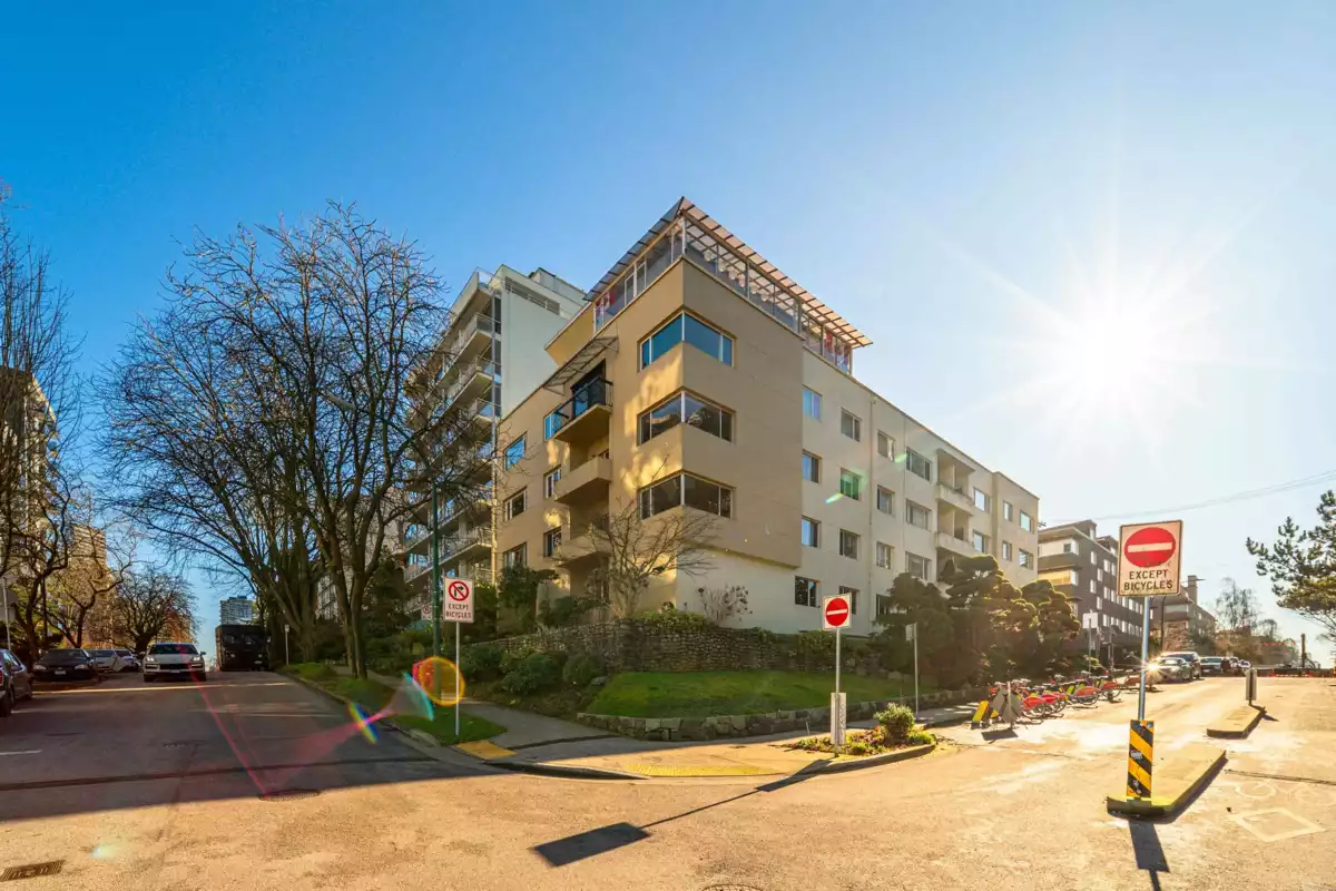 Outdoor Kitchen Photo of 106 1972 Robson Street, Vancouver, BC