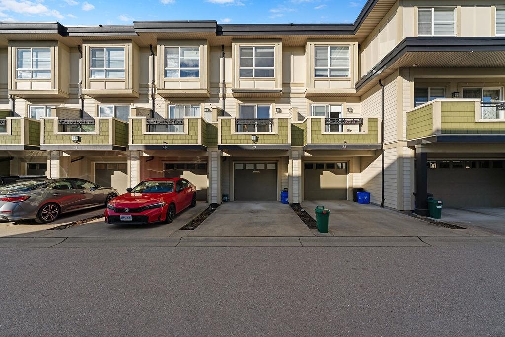 Hallway Photo of 39 19477 72a Avenue, Surrey, BC