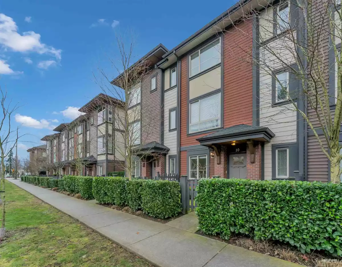 Backyard Photo of 10 16127 87 Avenue, Surrey, BC