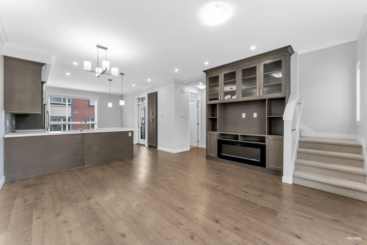 Dining Area Photo of 10 16127 87 Avenue, Surrey, BC