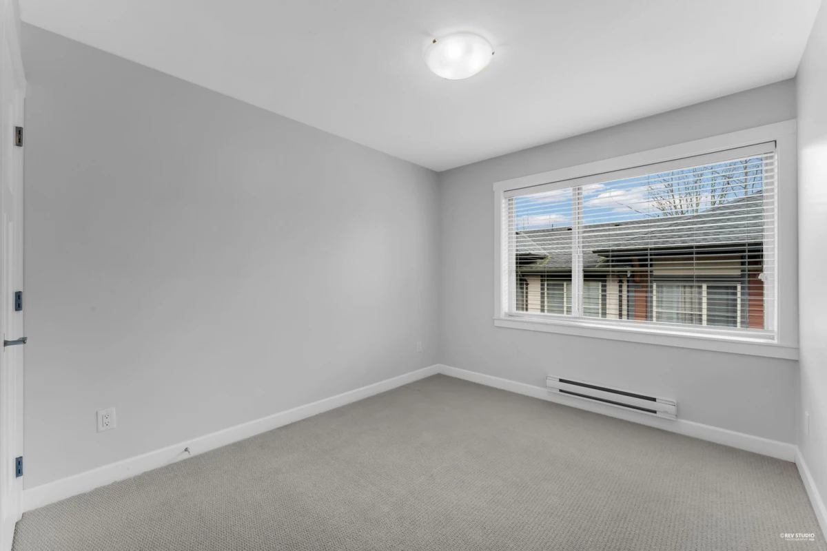 Entry Foyer Photo of 10 16127 87 Avenue, Surrey, BC