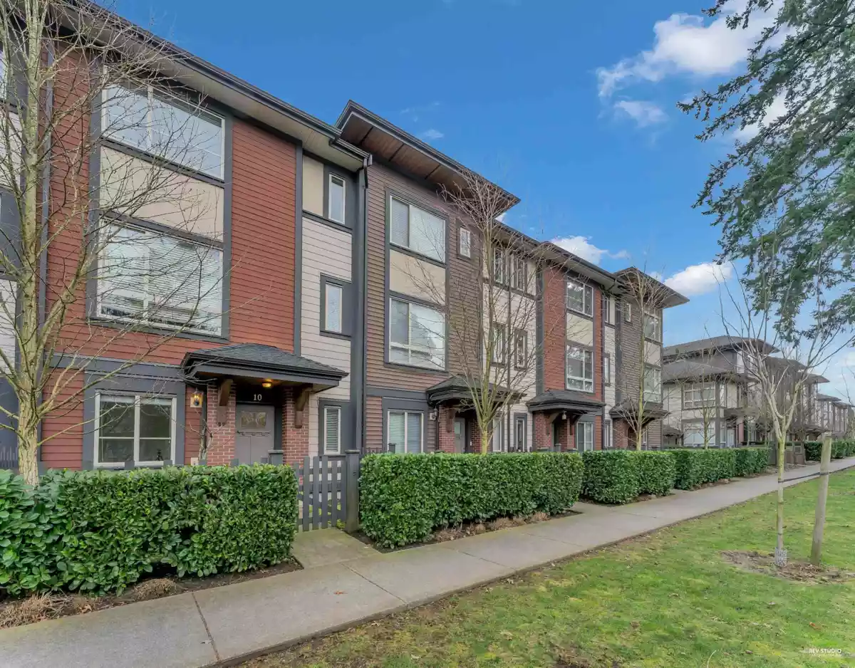 Front Yard Photo of 10 16127 87 Avenue, Surrey, BC