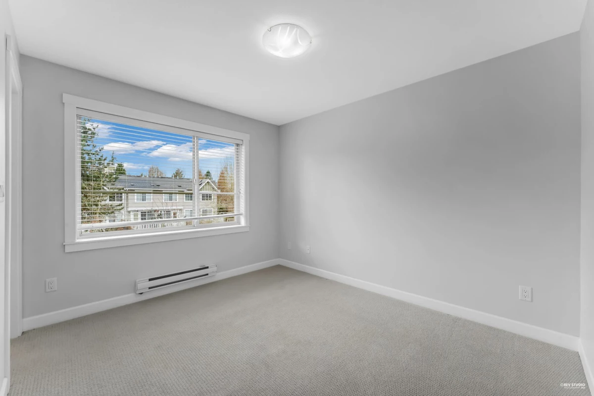 Hallway Photo of 10 16127 87 Avenue, Surrey, BC