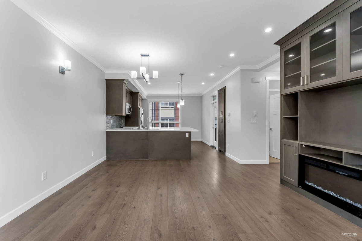 Kitchen Photo of 10 16127 87 Avenue, Surrey, BC