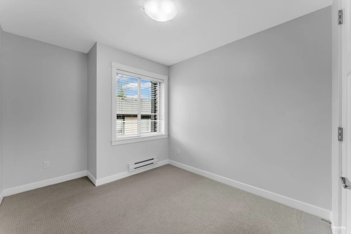 Mudroom Photo of 10 16127 87 Avenue, Surrey, BC