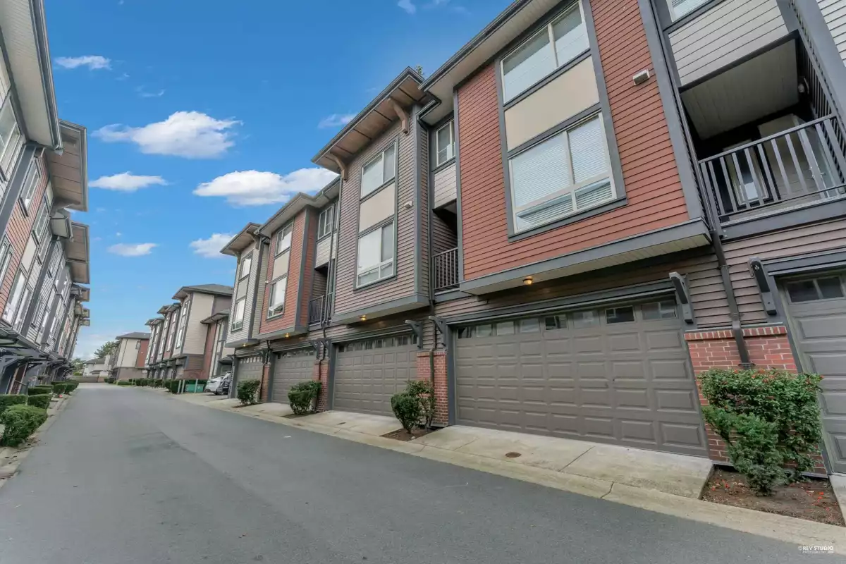 Swimming Pool Photo of 10 16127 87 Avenue, Surrey, BC