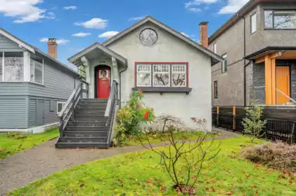 Front exterior of 3174 W 10th Avenue, Vancouver, BC