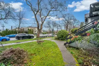 3174 W 10th Avenue, Vancouver, BC