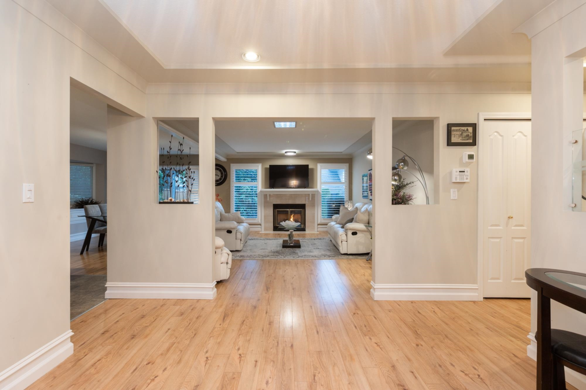 Breakfast Nook Photo of 4 12945 17 Avenue, Surrey, BC