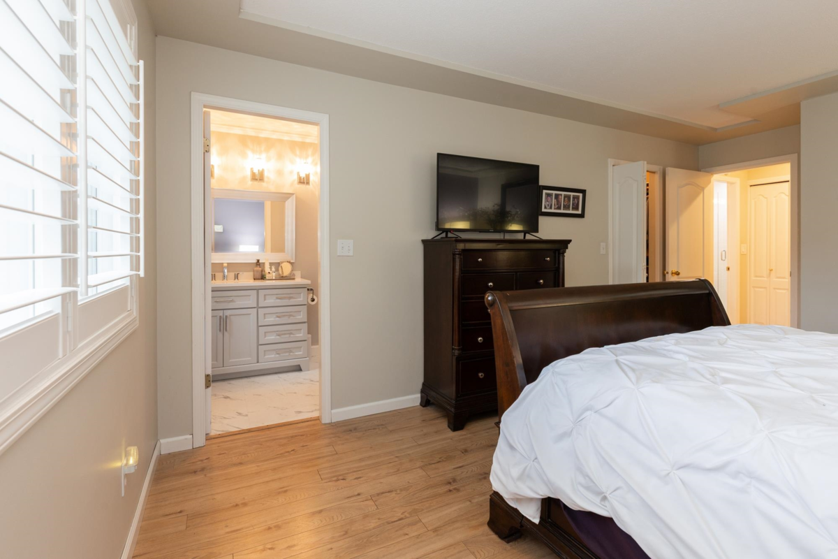 Entry Foyer Photo of 4 12945 17 Avenue, Surrey, BC