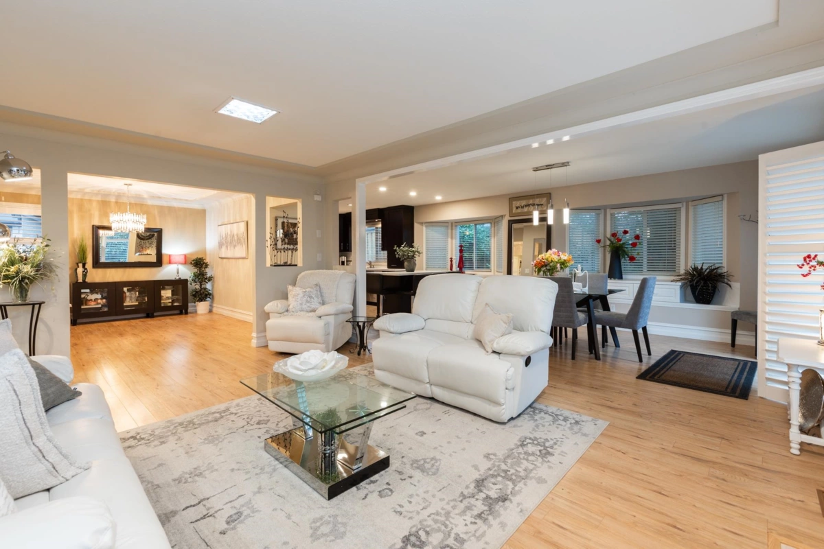 Family Room Photo of 4 12945 17 Avenue, Surrey, BC