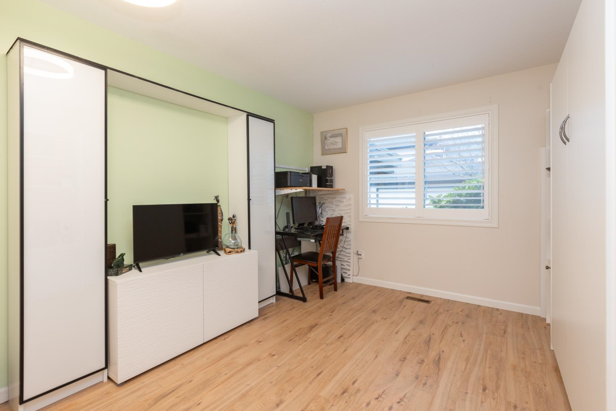 Garage Interior Photo of 4 12945 17 Avenue, Surrey, BC