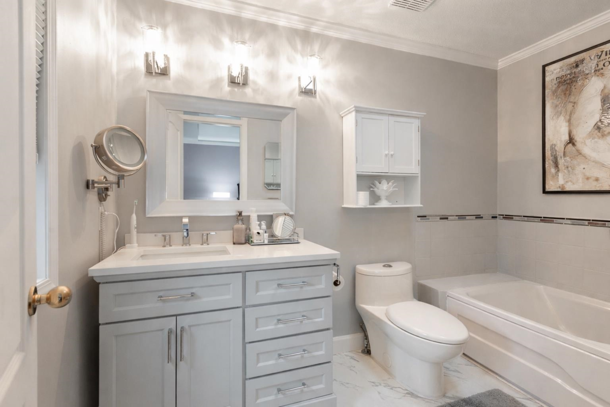 Hallway Photo of 4 12945 17 Avenue, Surrey, BC