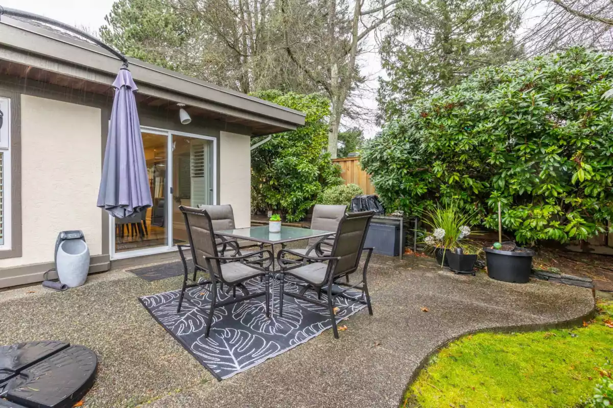 Hot Tub / Spa Photo of 4 12945 17 Avenue, Surrey, BC