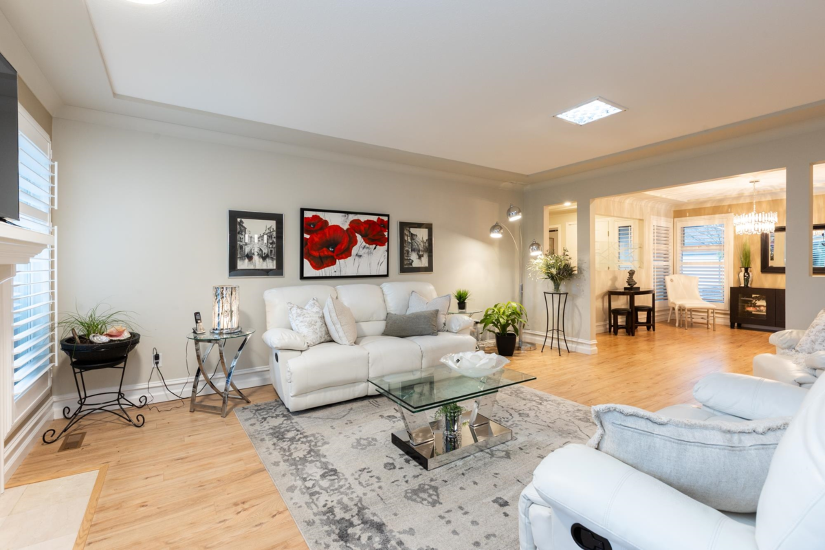 Kitchen Photo of 4 12945 17 Avenue, Surrey, BC