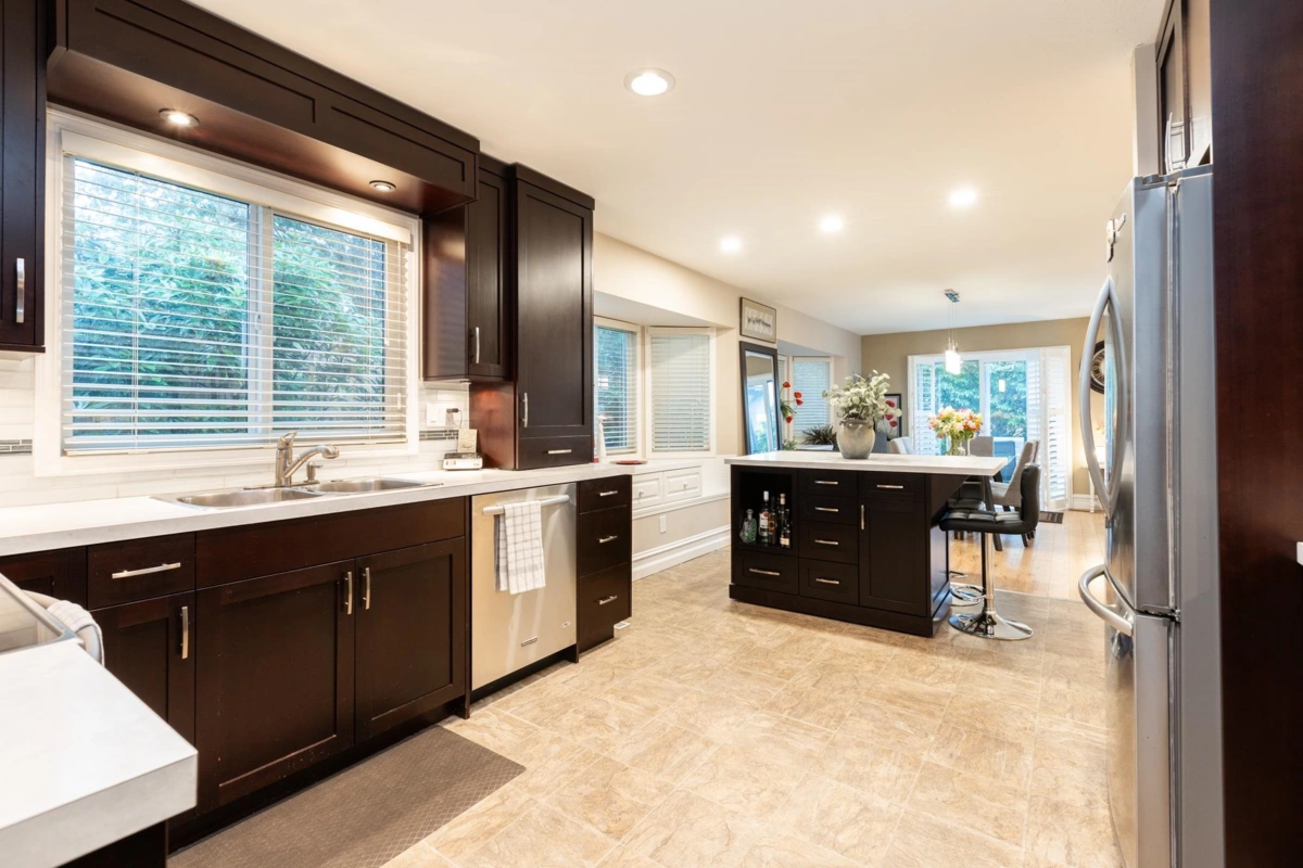 Powder Room Photo of 4 12945 17 Avenue, Surrey, BC