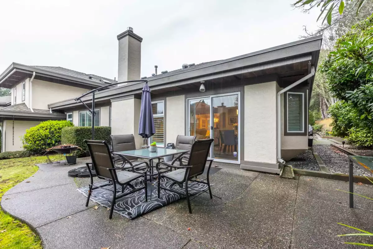 Swimming Pool Photo of 4 12945 17 Avenue, Surrey, BC