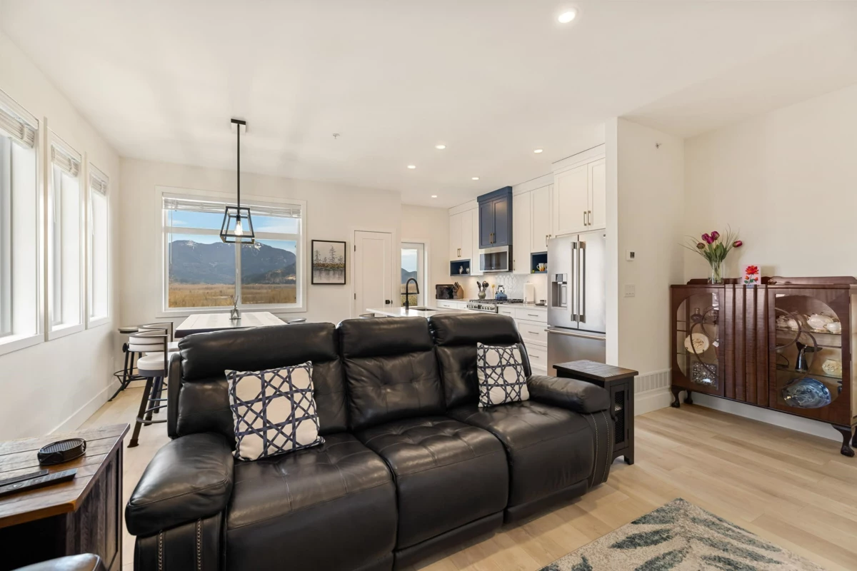 Kitchen Photo of 15 43998 Chilliwack Mountain Road, Chilliwack, BC
