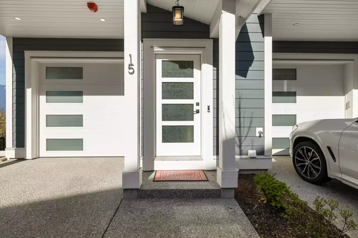 Living Room Photo of 15 43998 Chilliwack Mountain Road, Chilliwack, BC