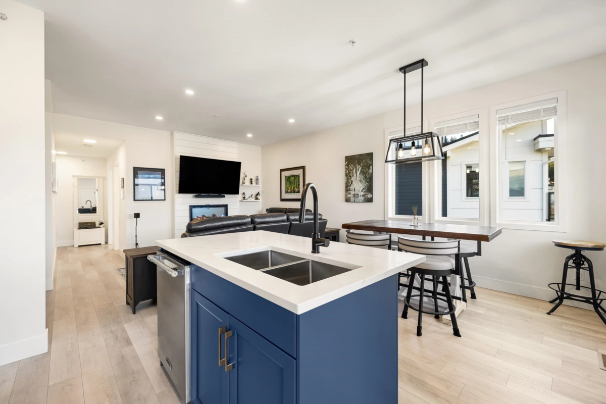 Walk-In Closet Photo of 15 43998 Chilliwack Mountain Road, Chilliwack, BC