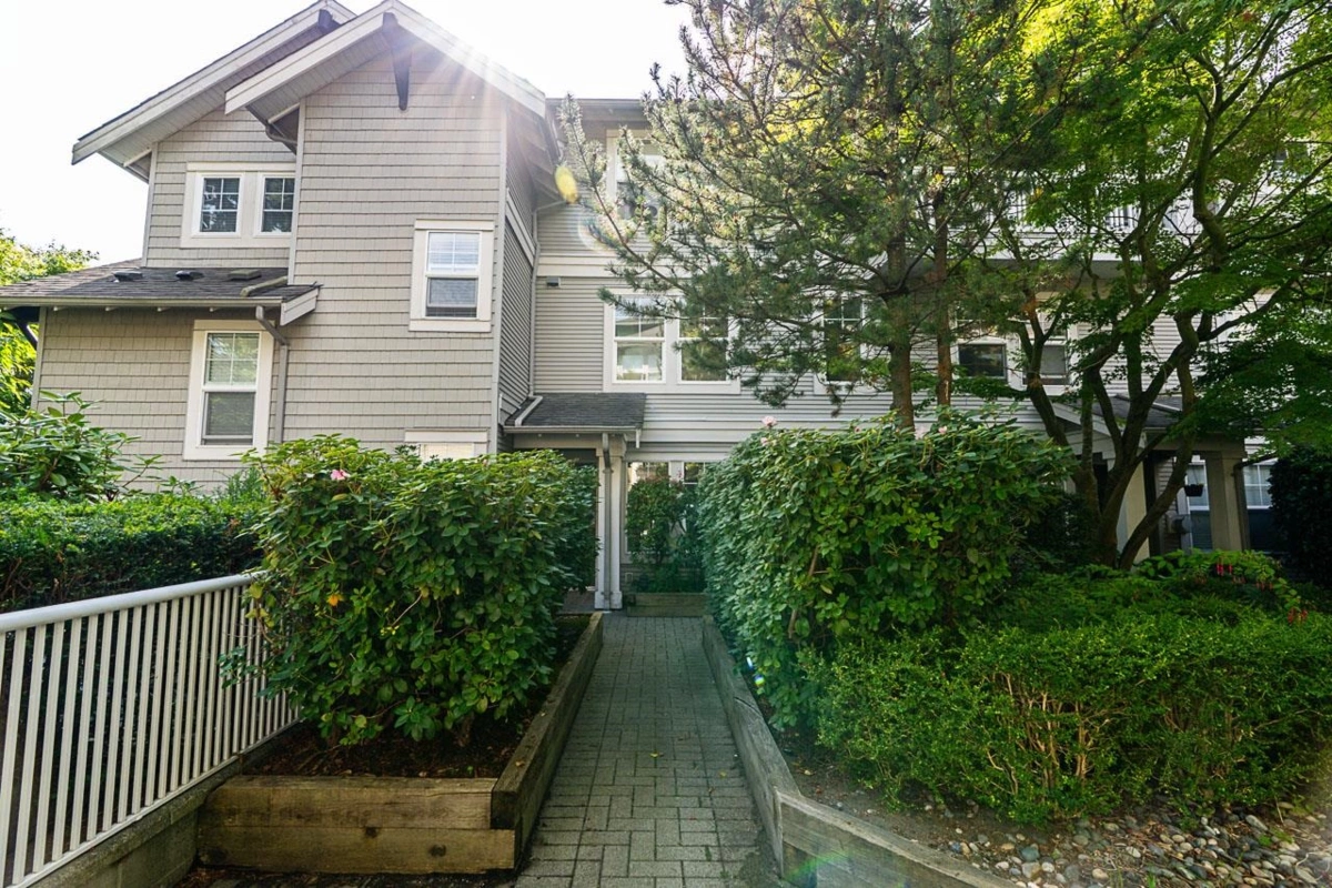 Breakfast Nook Photo of 4 7179 18th Avenue, Burnaby, BC