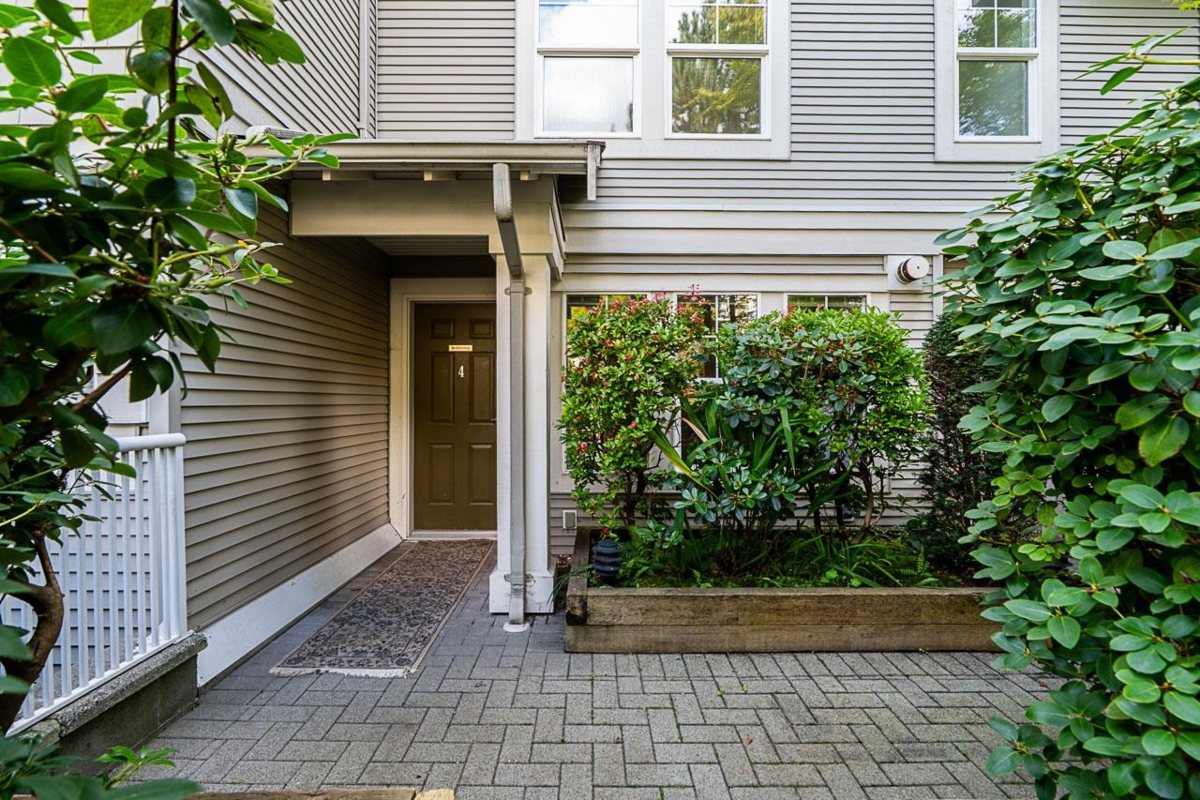 Dining Area Photo of 4 7179 18th Avenue, Burnaby, BC