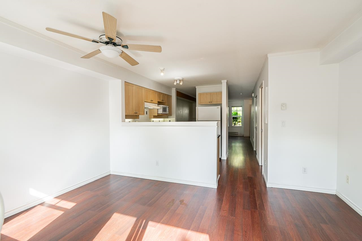 Entry Foyer Photo of 4 7179 18th Avenue, Burnaby, BC